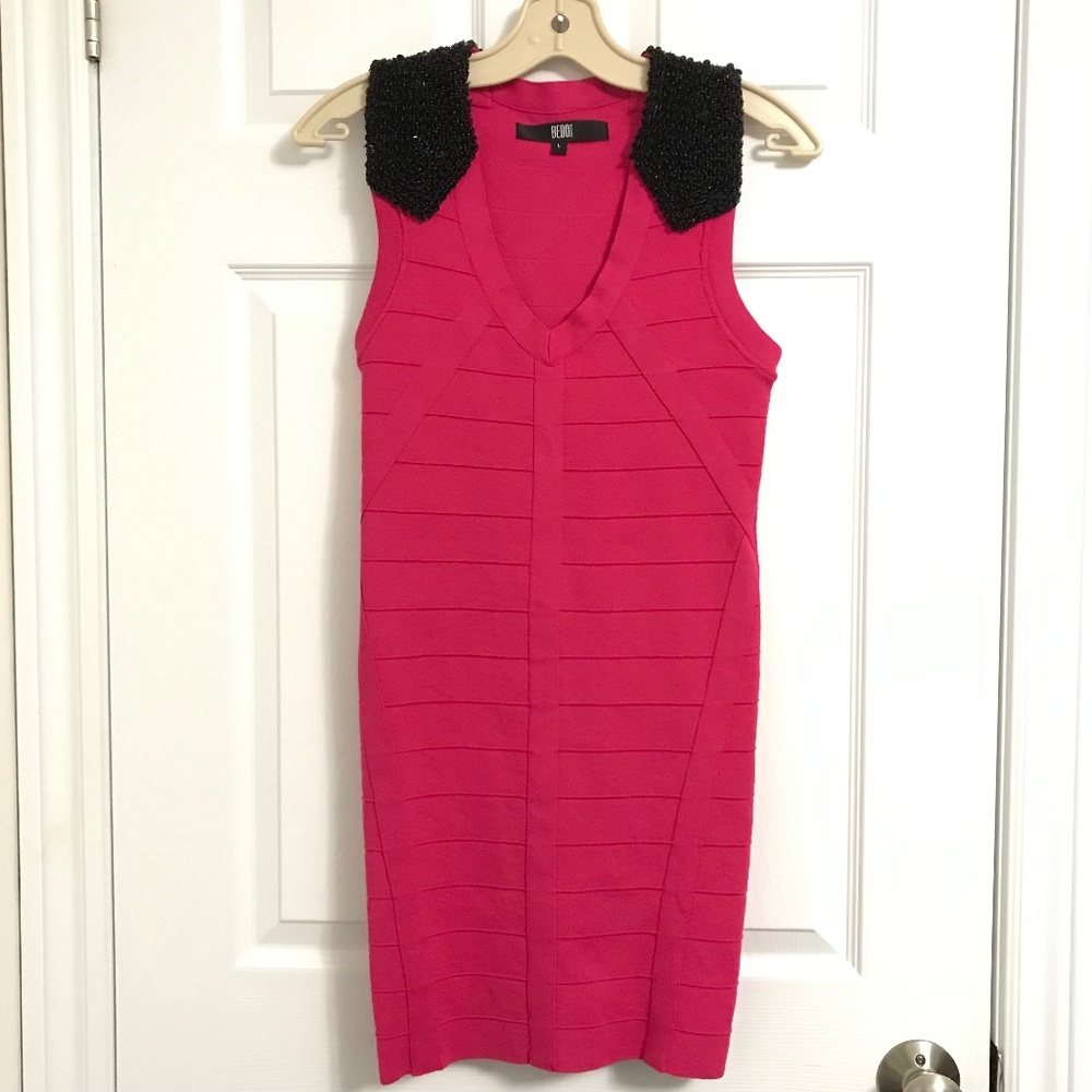 NWOT Y2K BEDO Statement Sequin Shoulder Bodycon Dress L Sleeveless Pink